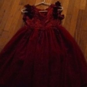 Beautiful Sleeveless Burgundy Trish Scully Girls Formal Holiday Dress.. Size 12.